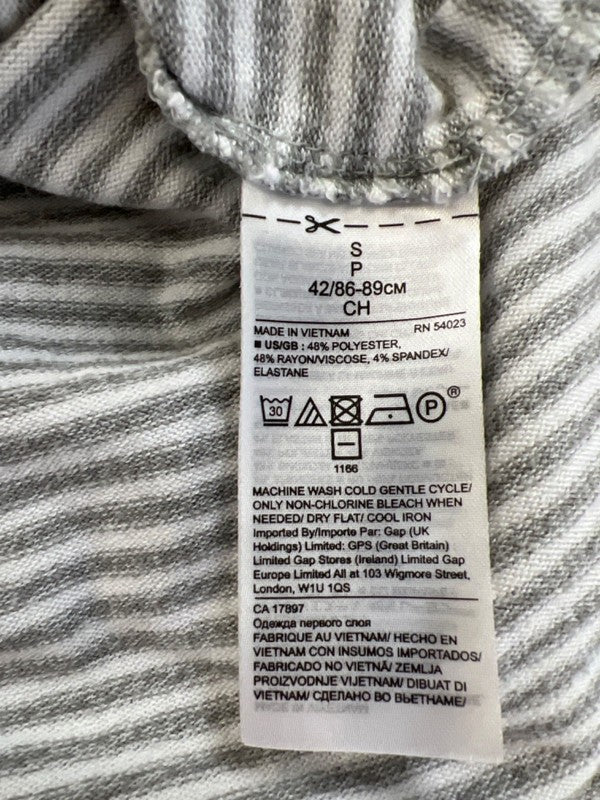 Banana Republic Women's Gray/White Striped Long Sleeve Curved Hem Shirt - S image 4