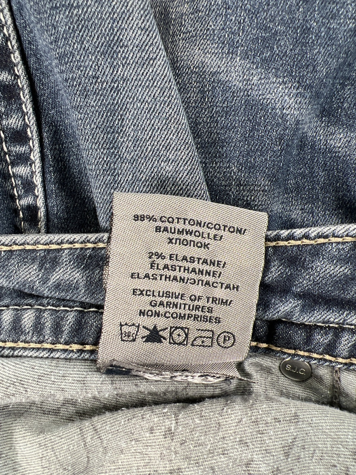 Silver Women’s Medium Wash Aiko Low Capri Denim Jeans - 26