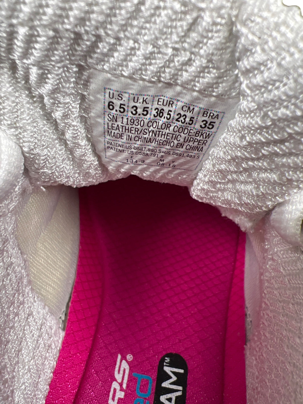 Skechers Women’s Black D’Lites Air Cooled Memory Foam Lace Up Sneakers - 6.5