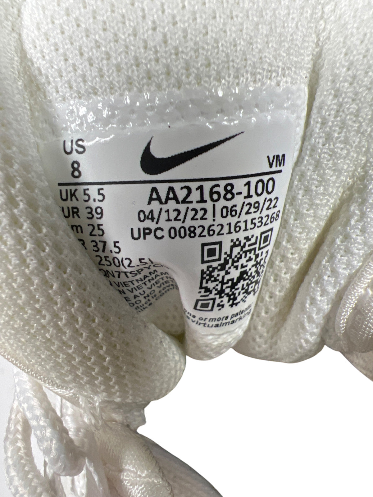 Nike Air Max Women’s White Axis Lace Up Athletic Shoes - 8