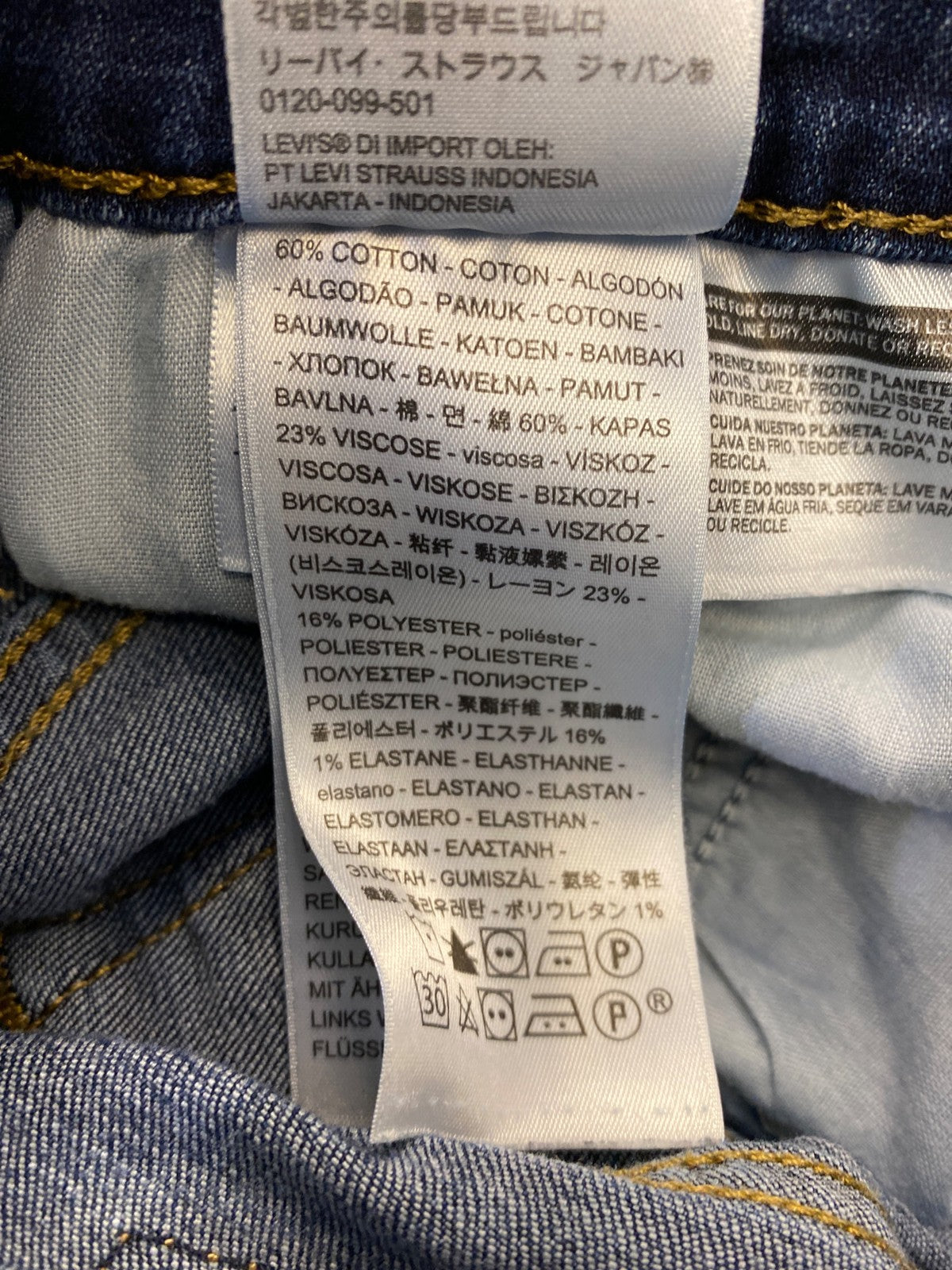 Levi’s Women’s Medium Wash 721 High Rise Skinny Denim Jeans - 28