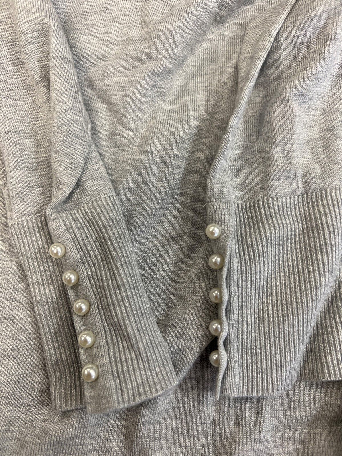 Chico’s Women’s Gray Pearl Accent Long Sleeve Thin Knit Sweater - 2/US L