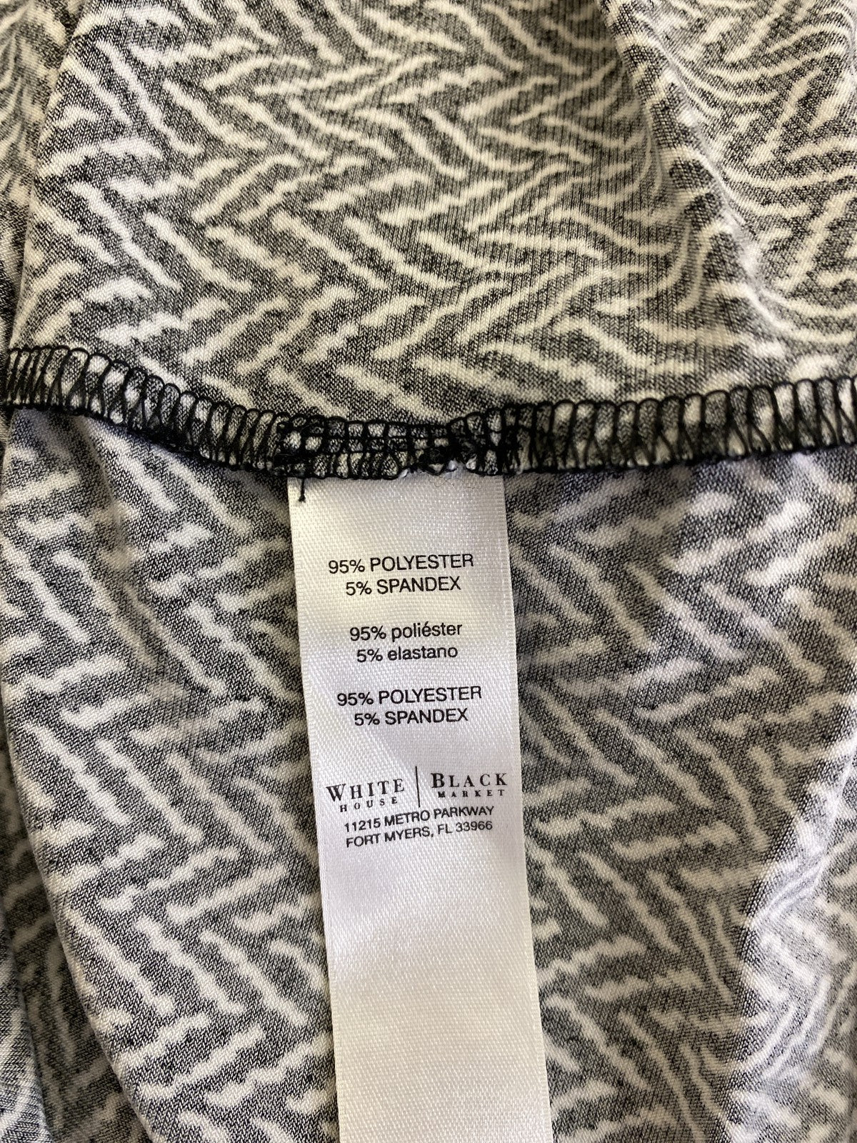 White House Black Market Women’s Black/White Sleeveless V-Neck Blouse - L