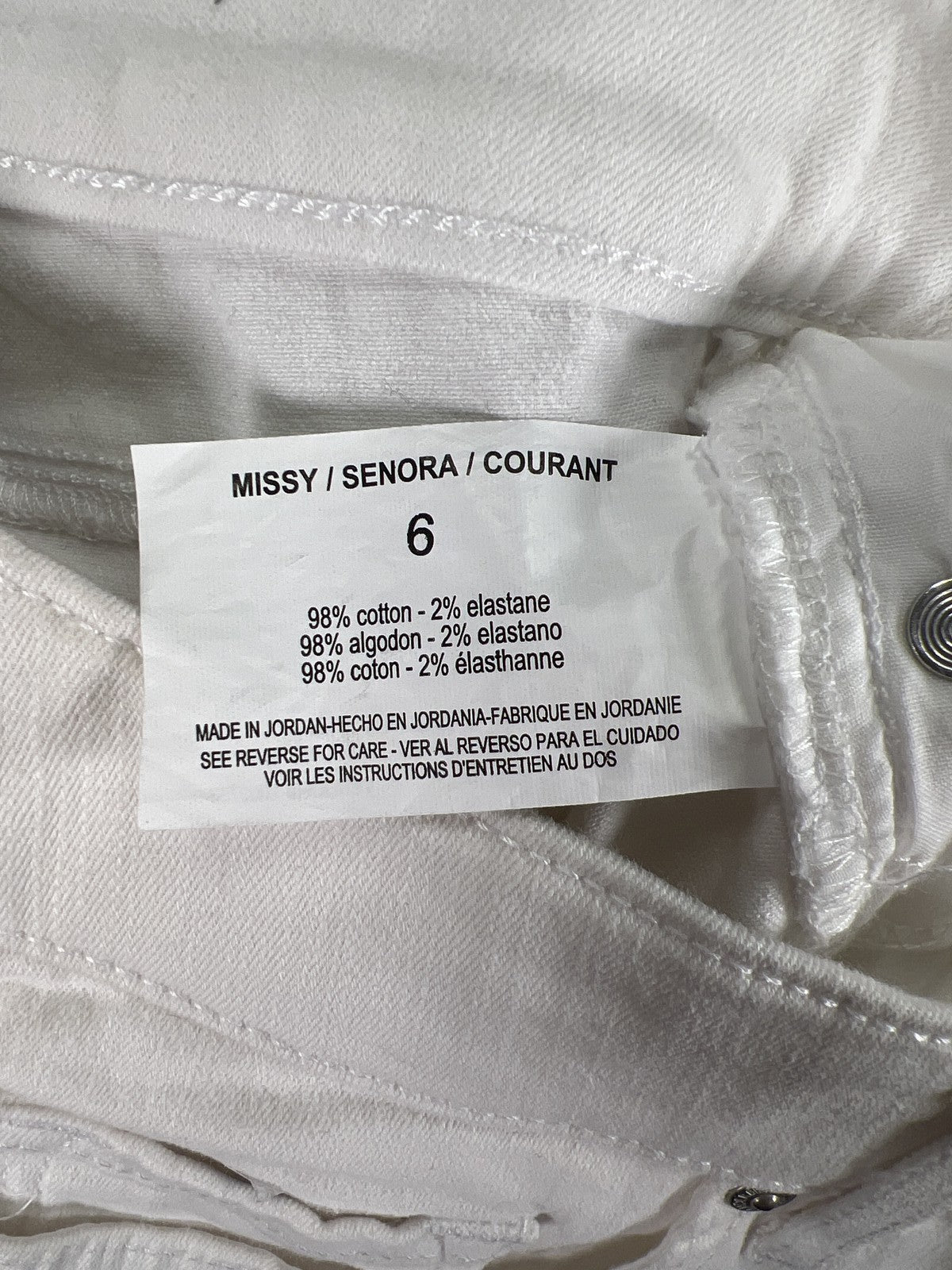 Gloria Vanderbilt Women’s White Curvy Skimmer Capri Jeans - 6