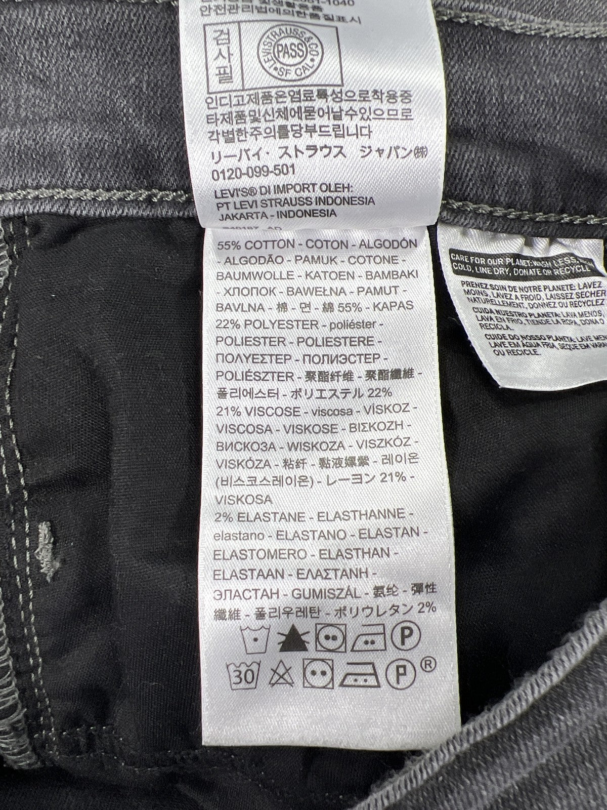 Levi’s Women’s Gray Wash Denim Stretch 710 Super Skinny Jeans - 32