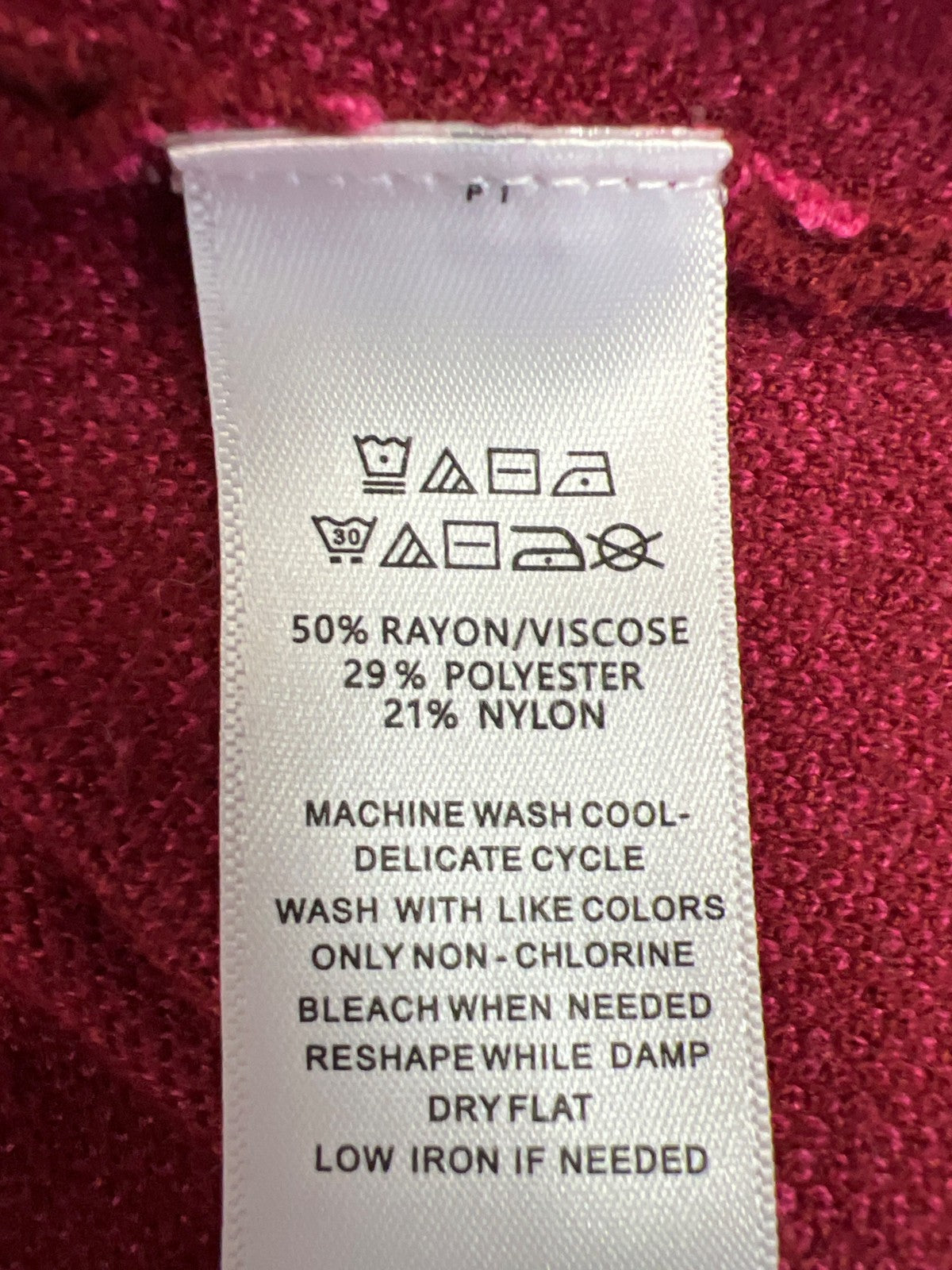 Tahari Women’s Red Long Sleeve Mock Neck Sweater - M