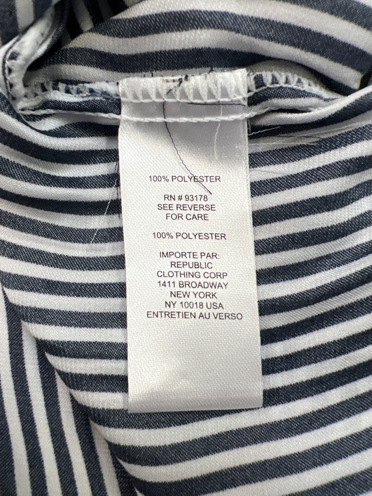 T Tahari Women’s Blue/White Striped Short Sleeve Button Up Blouse - M