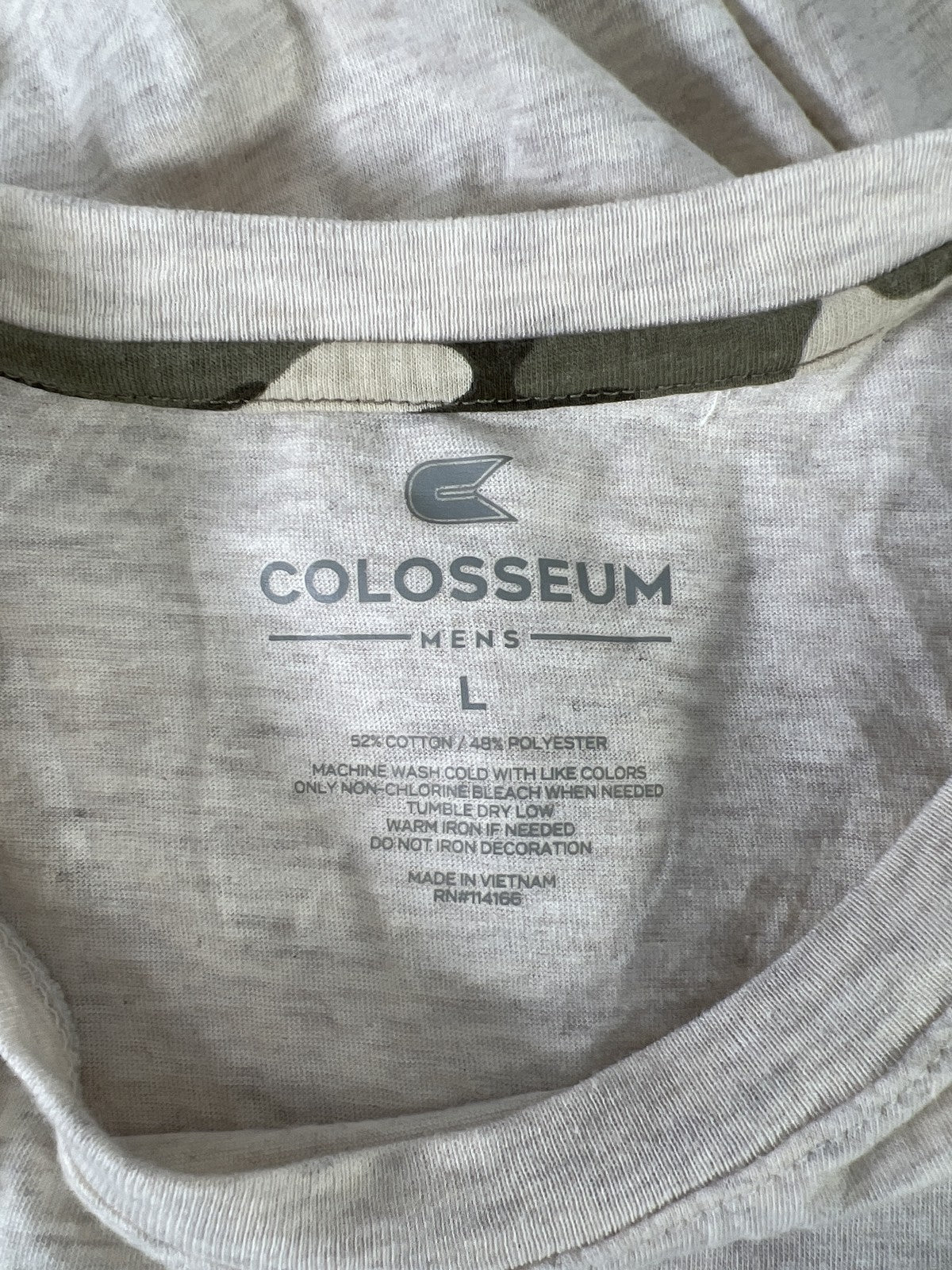 Colosseum Men’s Beige Camouflage U of M Michigan Long Sleeve Shirt - L