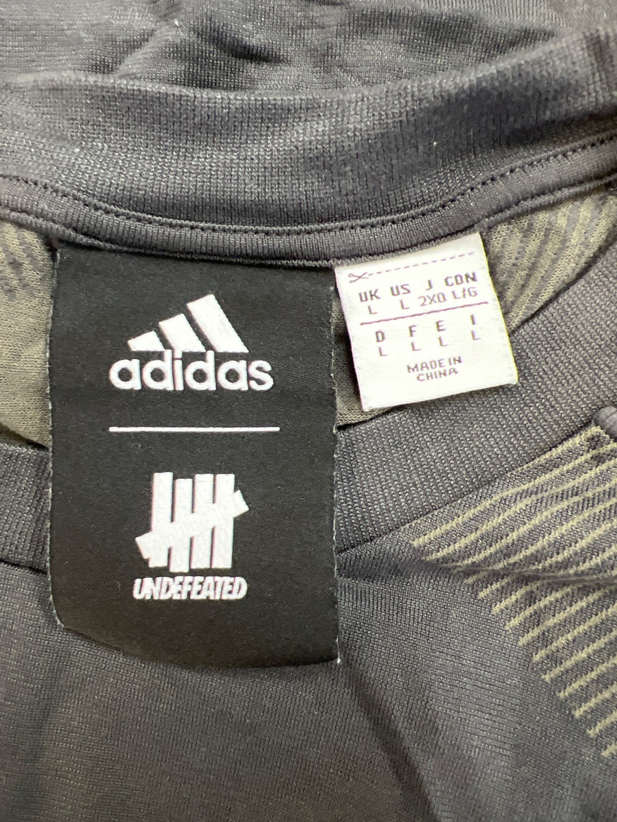 Adidas Men’s Gray Short Sleeve Athletic Shirt - L