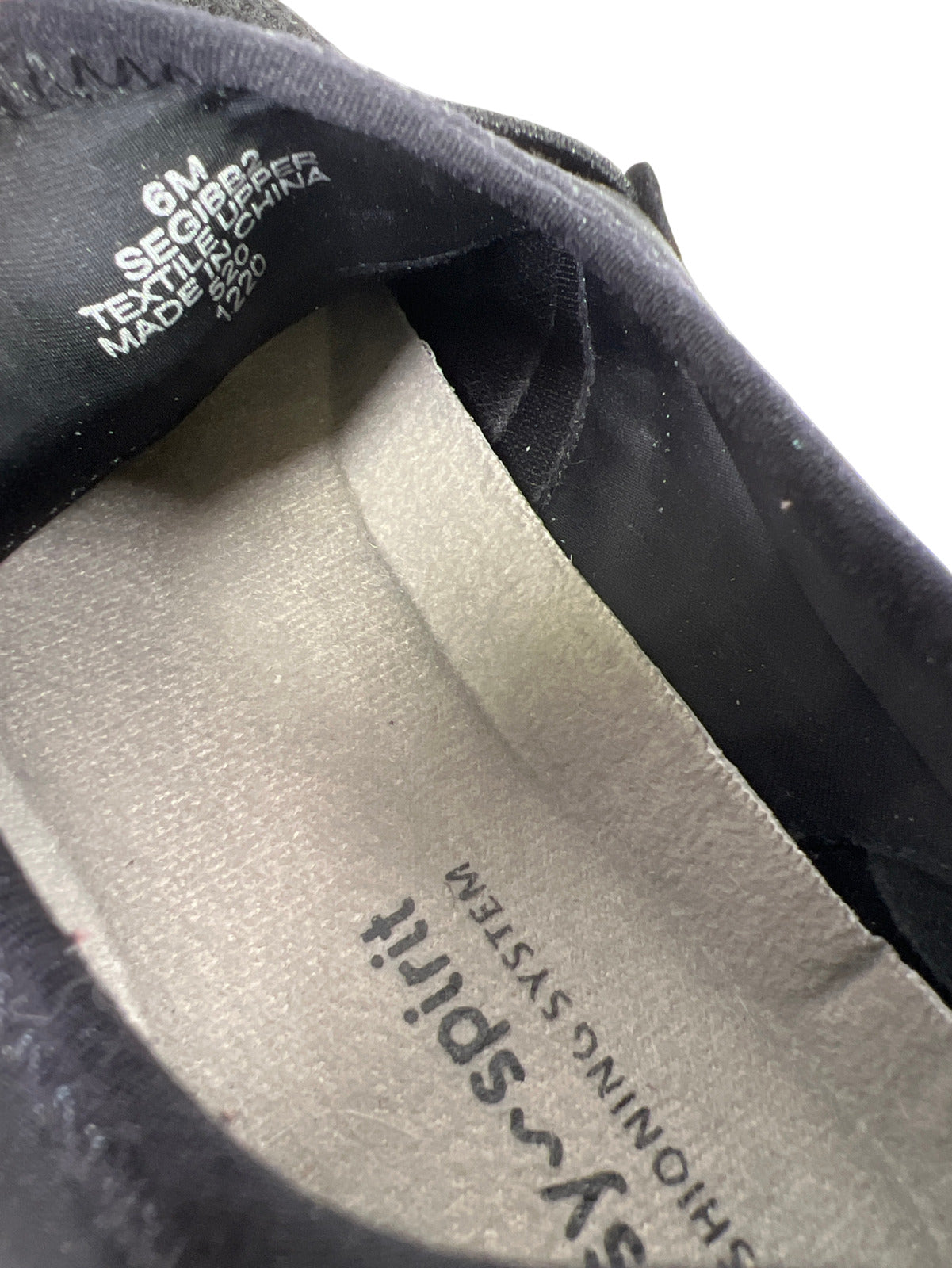 Easy Spirit Women’s Black Gibb Slip On Comfort Walking Sneakers - 6