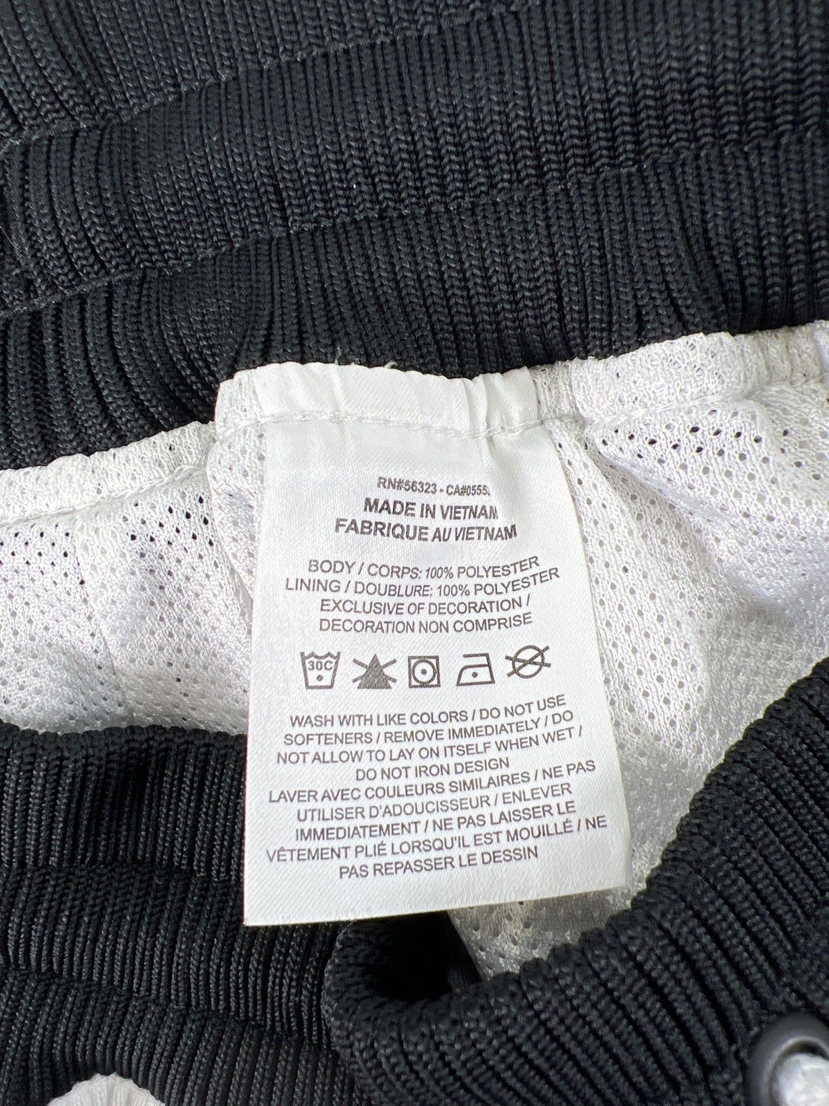 Nike Men’s White/Black Mesh Lined Circa 8” Athletic Basketball Shorts - M