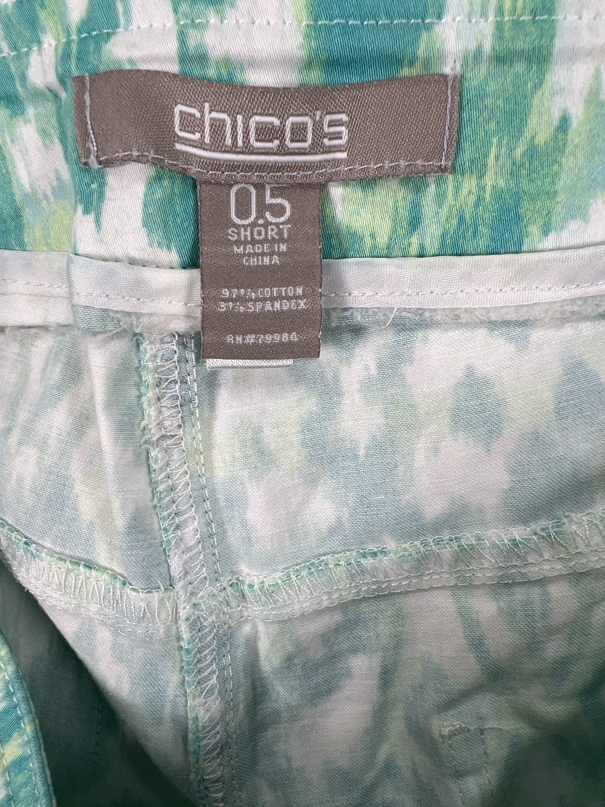 Chico’s Women’s Blue/Green Bermuda Shorts - 0.5 Short/ US 6