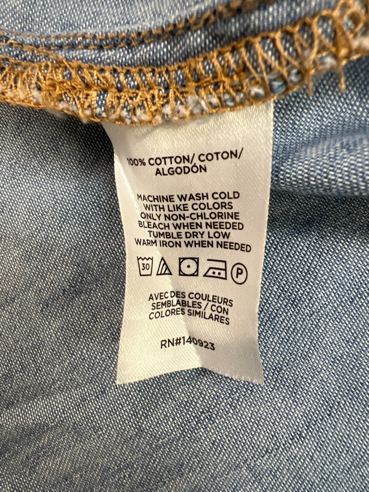 LOFT Women’s Blue Chambray Long Sleeve Button Up Shirt - L