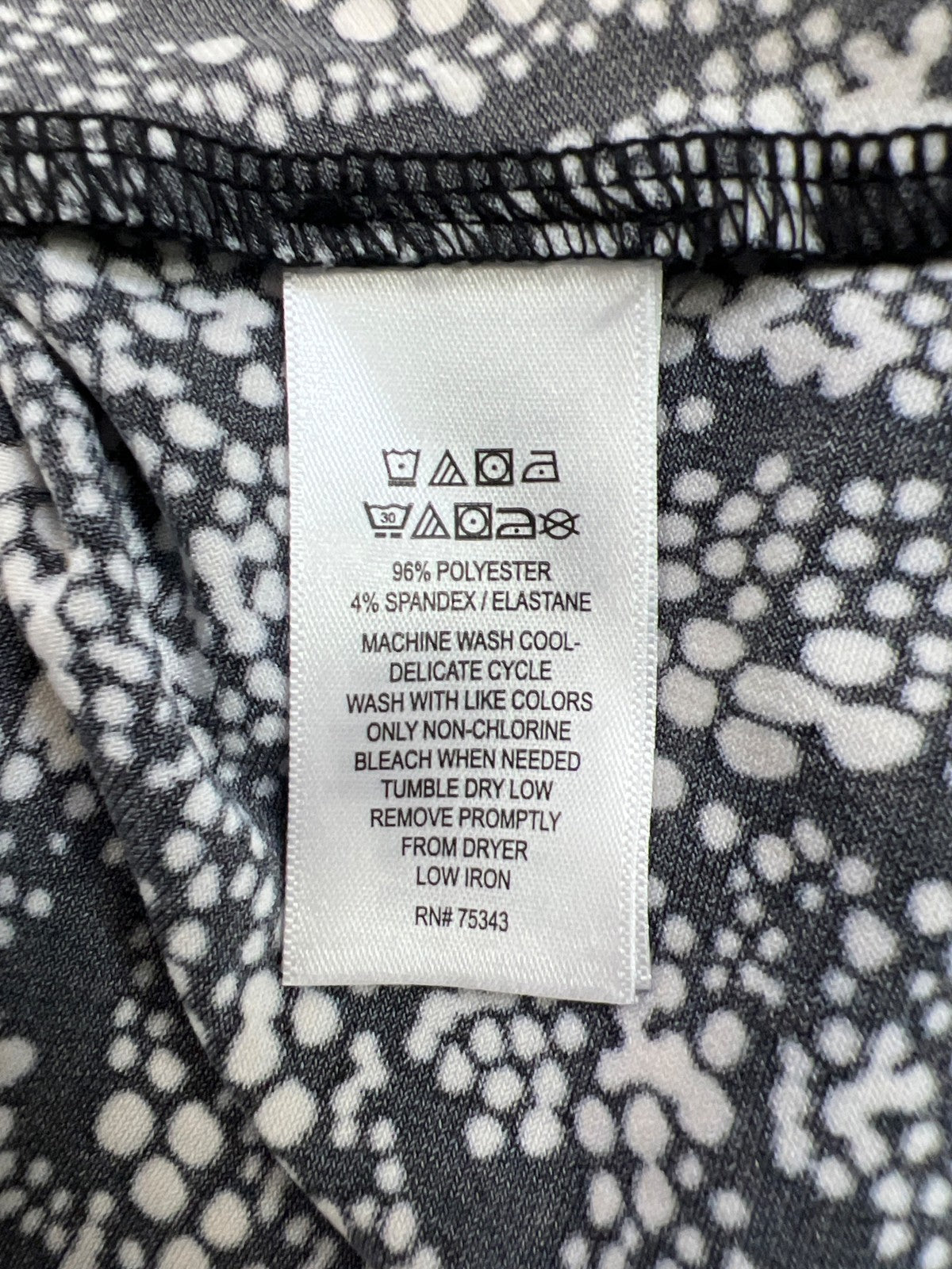 Tahari Women’s Black/White Long Sleeve Twist Front Blouse - M