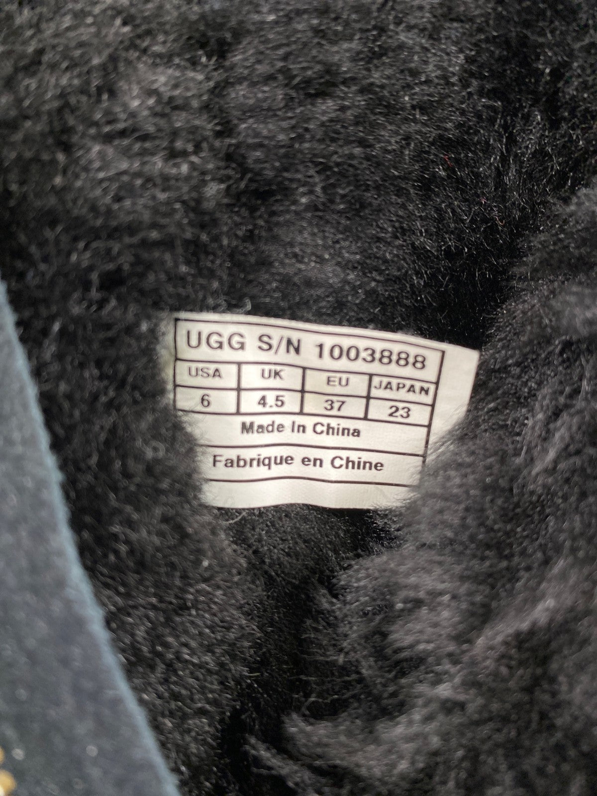 UGG Women’s Black Blaise Zipper Side Short Shearling Boots - 6