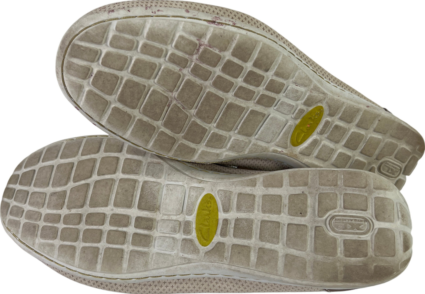 Clarks Artisan Women’s Ivory/Gray Leather Slip On Boat Shoes - 7