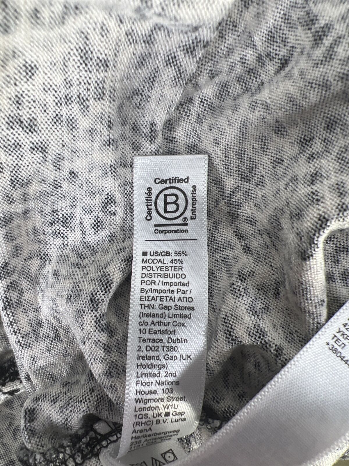 Athleta Women's Black/White V-Neck Short Sleeve T-Shirt - M