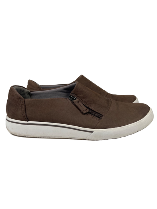 Clarks Collection Women's Gray/Taupe Suede Soft Cushion Side Zip Shoes - 8