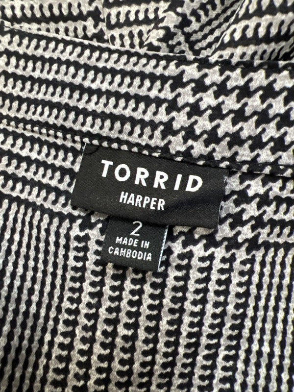 Torrid Women's Black/Gray Plaid Harper Crepe De Chine 3/4 Sleeve Blouse - 2 Plus image 3