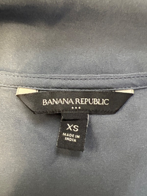 Banana Republic Women's Gray/Blue Pleated Front V-Neck Blouse - XS image 3