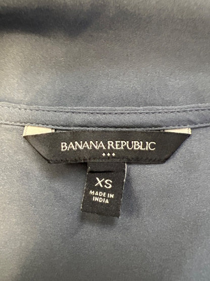 Banana Republic Women's Gray/Blue Pleated Front V-Neck Blouse - XS image 3