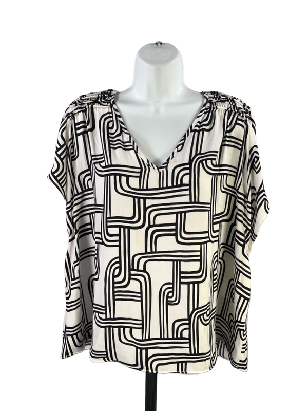 Nine West Women's Black/White Geometric V Neck Short Sleeve Blouse - XXL