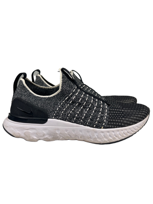 Nike Women's Black/White Oreo React Phantom Run Flyknit 2 Laceless Sneakers - 8