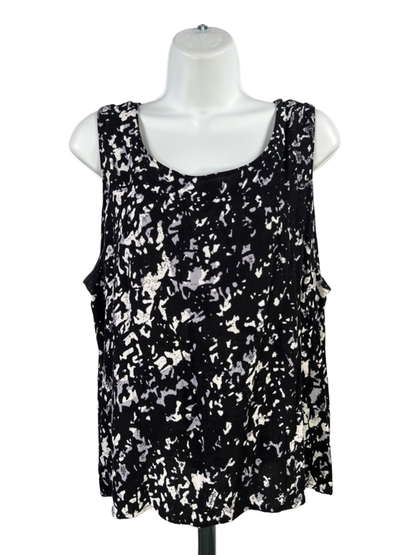 White House Black Market Women's Black/White Patterned Sleeveless Blouse - XL