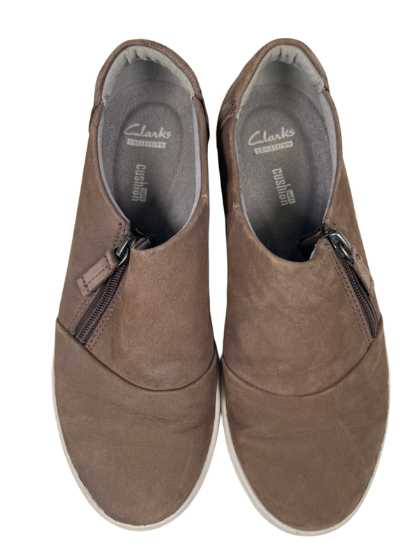 Clarks Collection Women's Gray/Taupe Suede Soft Cushion Side Zip Shoes - 8 image 3