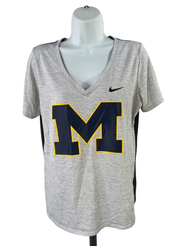 Nike Women's Gray U of M Short Sleeve Athletic V-Neck Shirt - M
