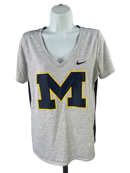 Nike Women's Gray U of M Short Sleeve Athletic V-Neck Shirt - M