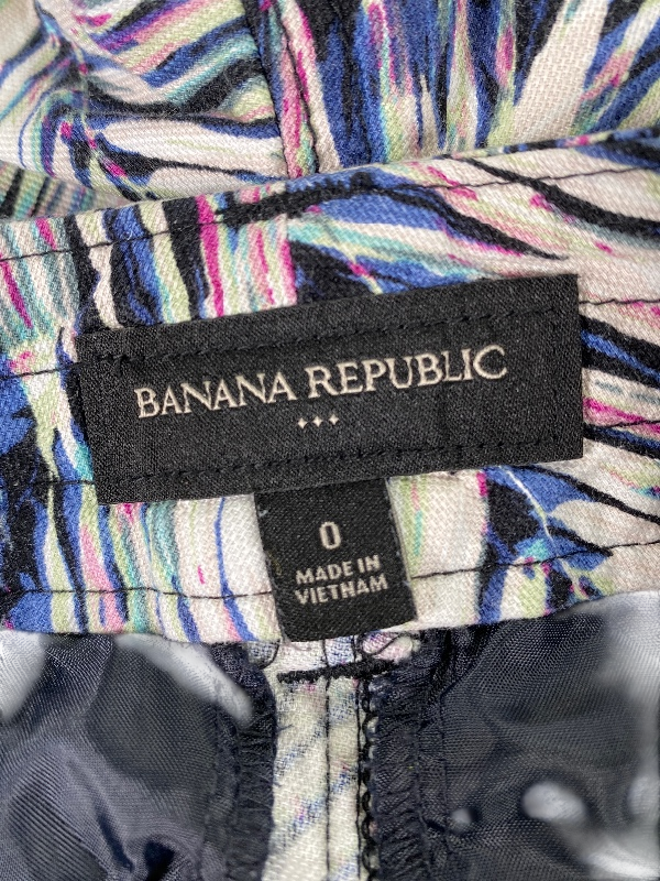 Banana Republic Women's White/Blue Printed Linen Shorts - 0 image 3