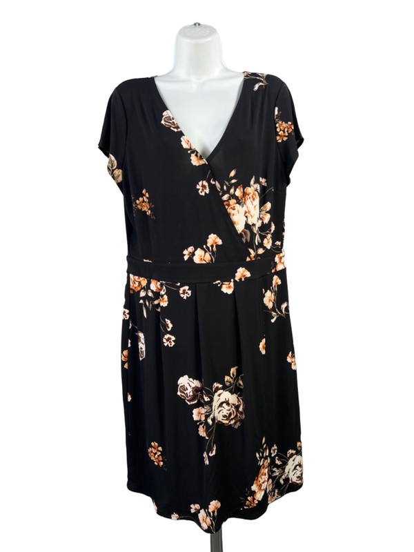 Maurices Women's Black Floral Short Sleeve V-Neck Shift Dress - L