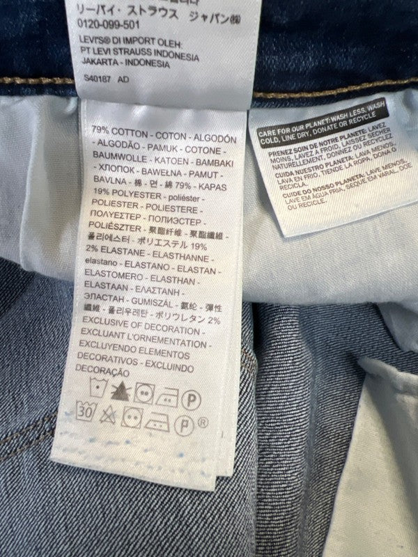 Levi's Women's Medium Wash Bermuda Denim Shorts - 31 image 4
