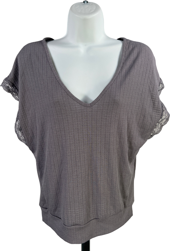 Day Trip Buckle Women’s Gray Short Sleeve V-Neck Shirt - XS