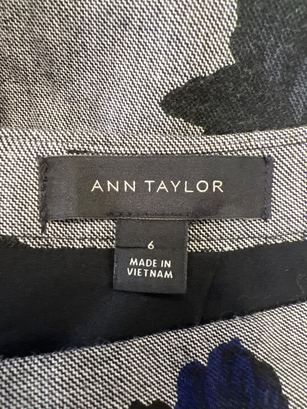 Ann Taylor Women's Black/Blue Floral Midi Pencil Skirt - 6 image 3