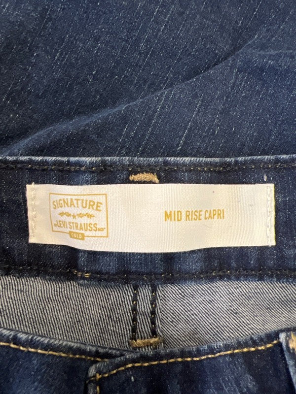 Levi's Women's Dark Wash Signature Mid Rise Cuffed Denim Capri Jeans - 14 image 3