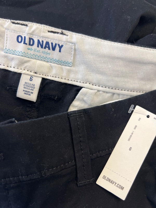 Old Navy Women's Black Everydat Khaki Shorts - 6 image 3