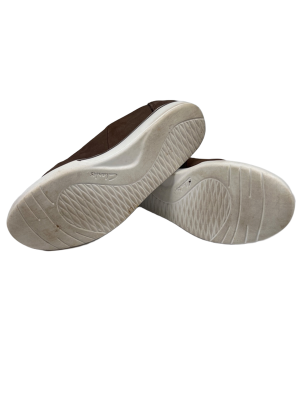 Clarks Collection Women's Gray/Taupe Suede Soft Cushion Side Zip Shoes - 8 image 7