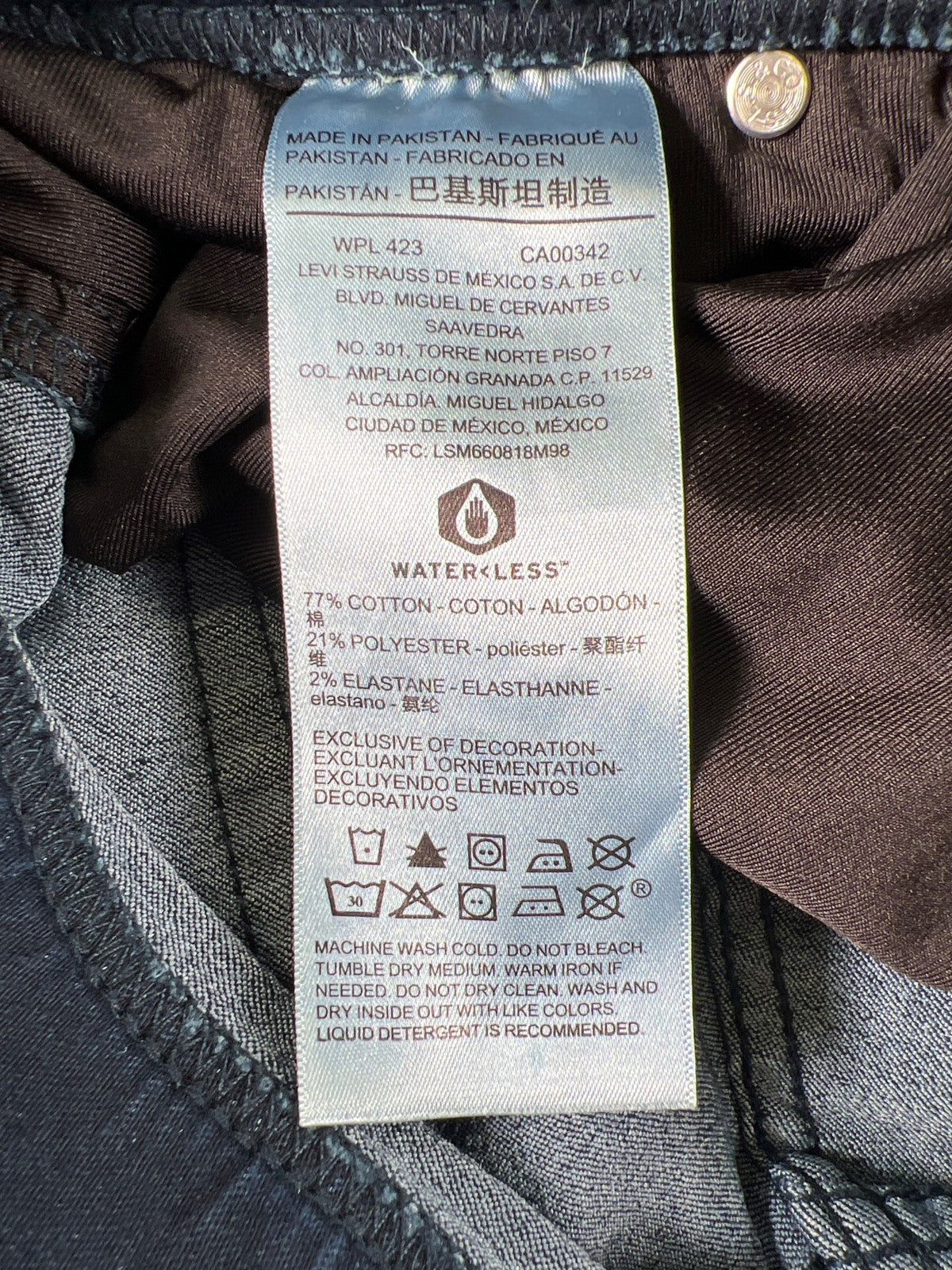 Levi Signature Women’s Dark Wash Totally Shaping Pull On Skinny Jeans - 14