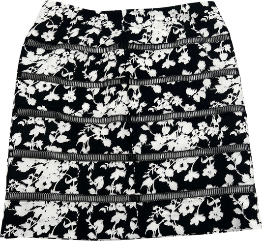 White House Black Market Women’s Black/White Floral Lattice Pencil Skirt - 2