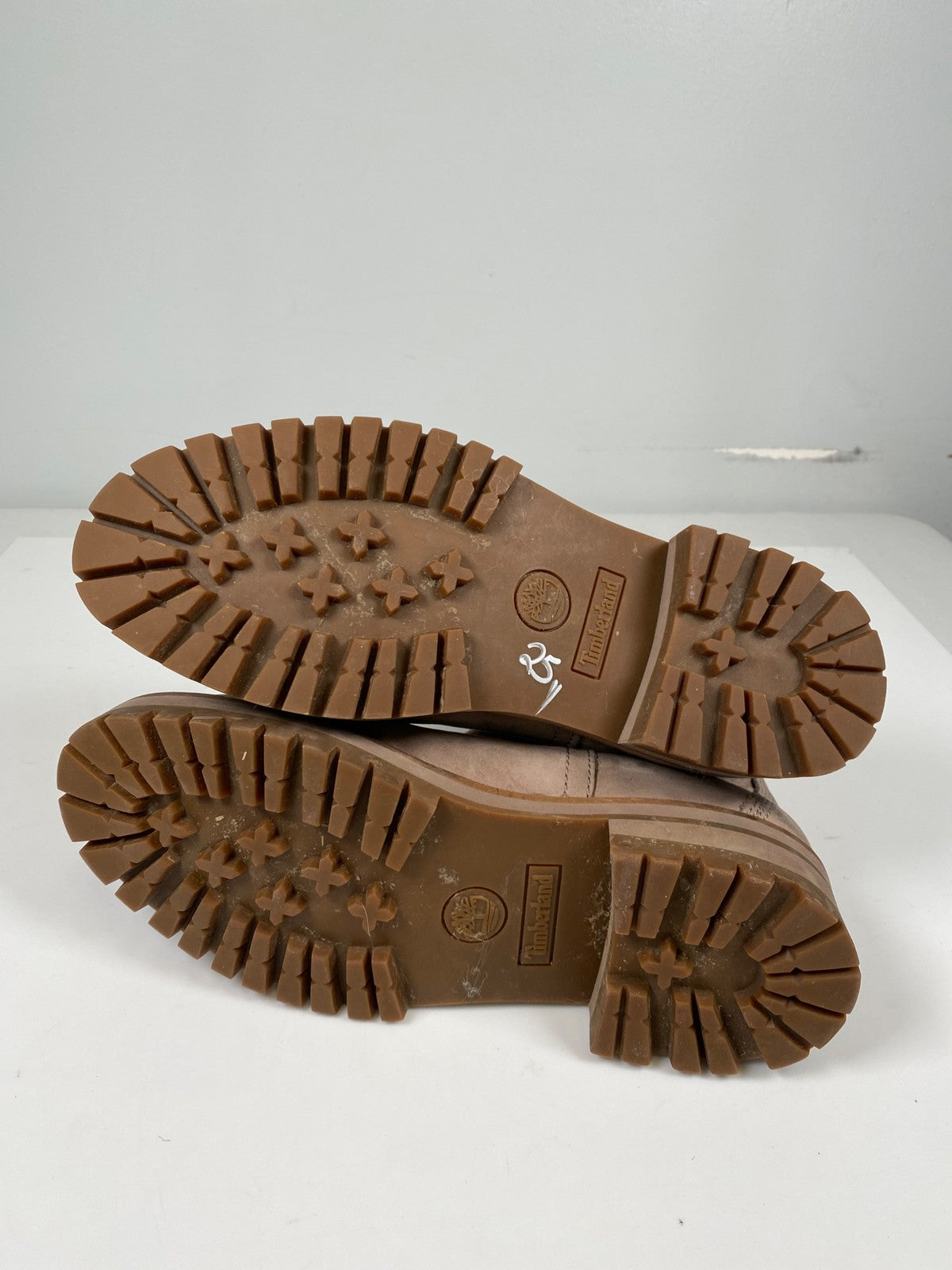 Timberland Women’s Gray/Taupe Suede Courmayer Valley Chelsea Boots - 9 Wide