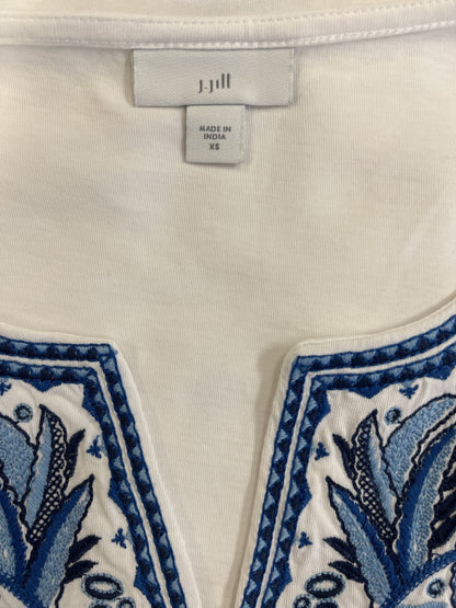 J.Jill Women’s White/Blue Embroidered Sleeveless V-Neck Tank Top - XS