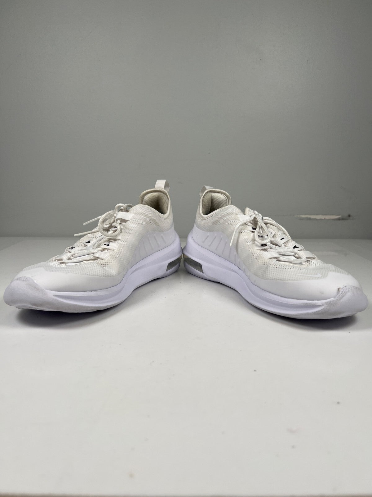 Nike Air Max Women’s White Axis Lace Up Athletic Shoes - 8