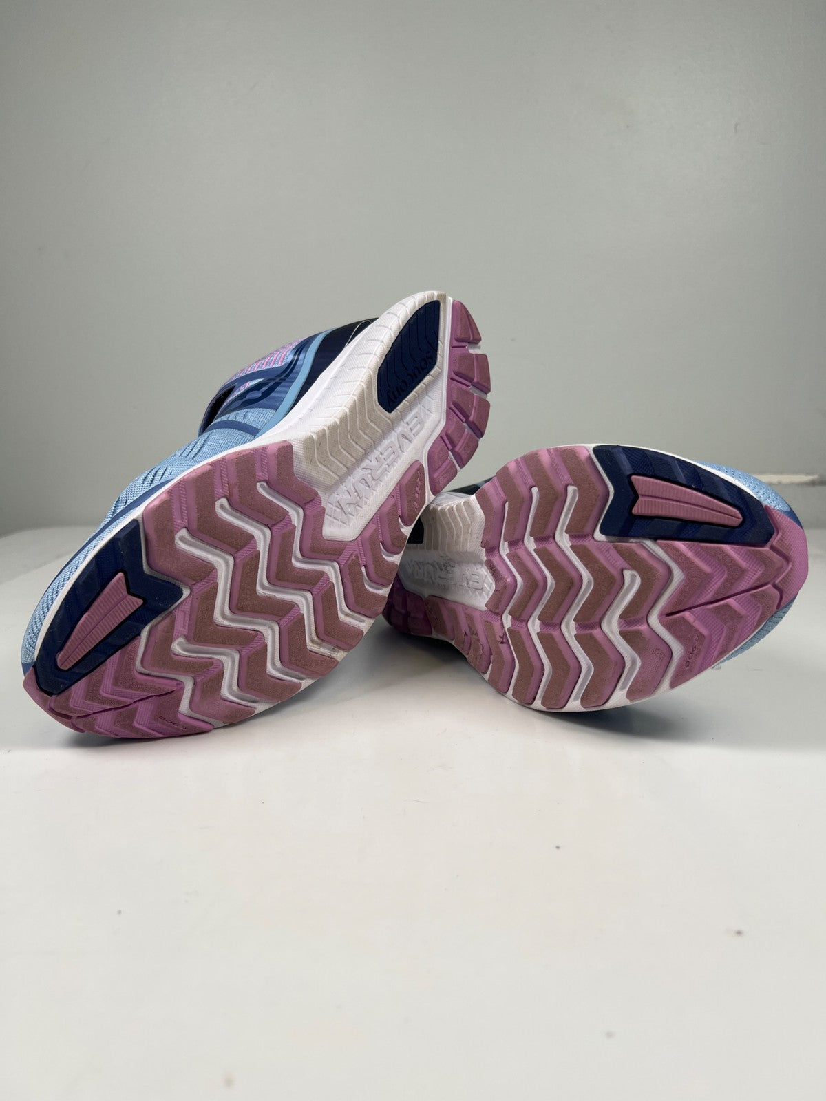 Saucony Women’s Blue Everun Ride ISO. Athletic Sneakers - 9.5 Wide