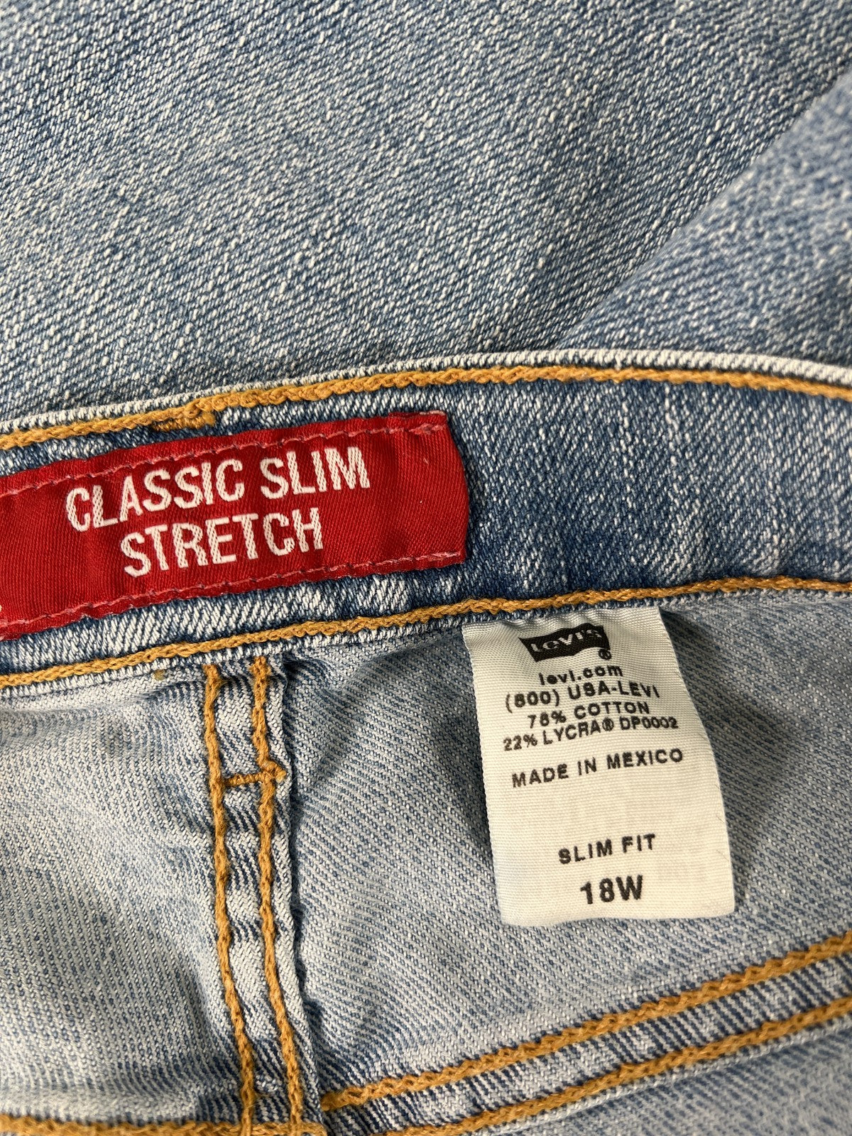 Levis Women’s Light Wash Classic Slim Stretch Cropped Jeans - 18W