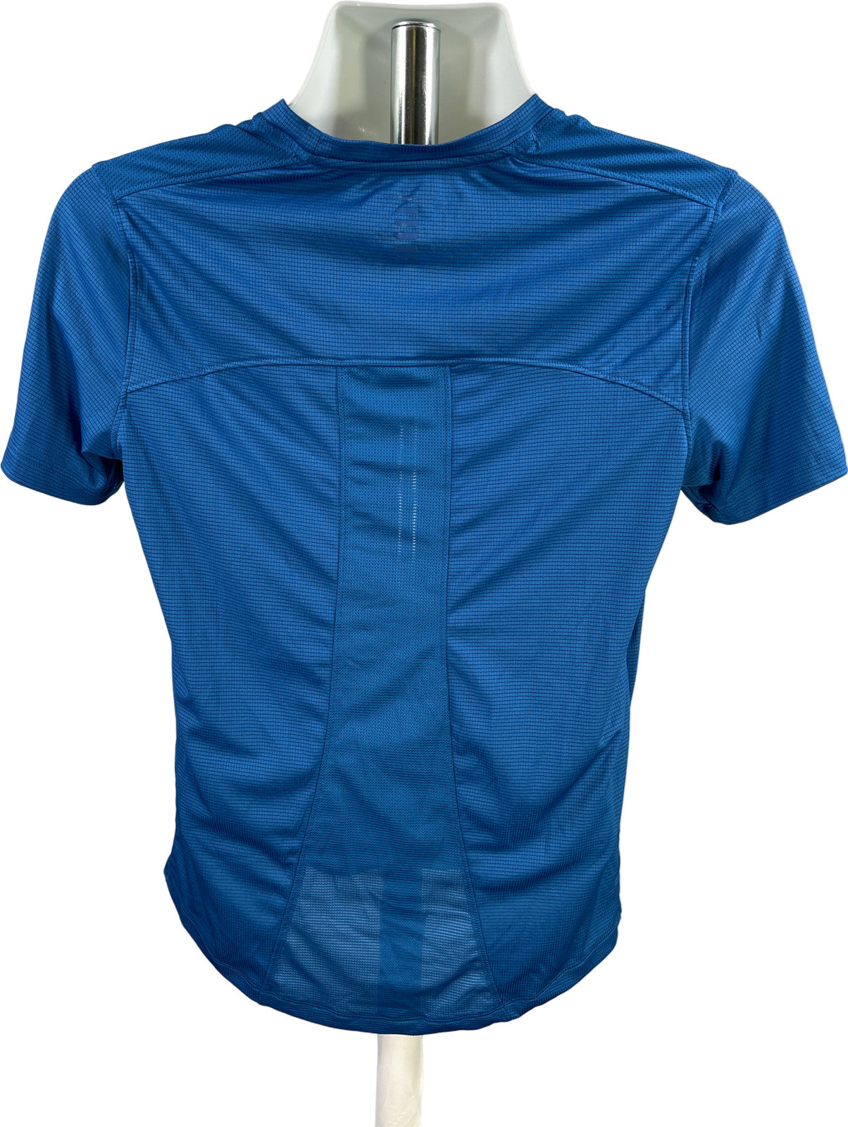 Under Armour Men’s Blue Fitted Coolswitch Short Sleeve Athletic Shirt - S