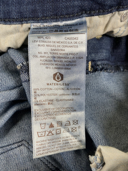 Levi Signature Women’s Medium Wash Mid Rise Skinny Crop Jeans - 14