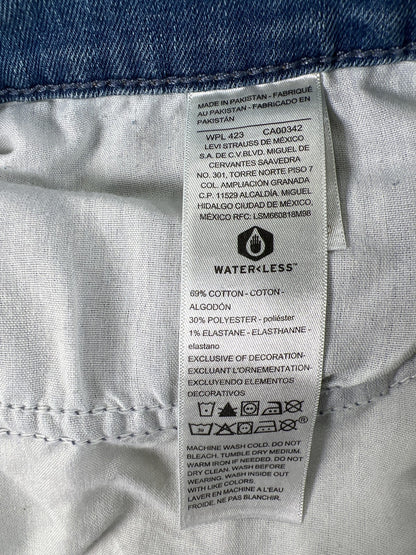 Levi’s Women’s Light Wash Mid Rise Capri Denim Jeans - 14/32