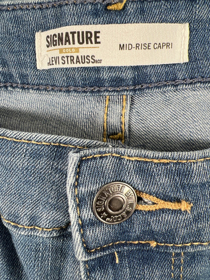 Levi’s Women’s Light Wash Mid Rise Capri Denim Jeans - 14/32